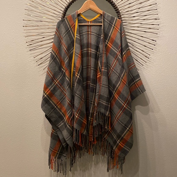 Gray and rust plaid wool wrap - Picture 2 of 5
